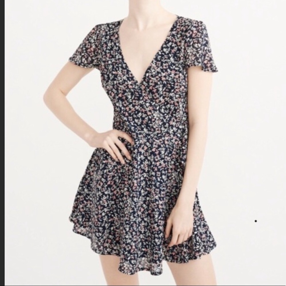 Abercrombie & Fitch floral tied at waist dress, size small